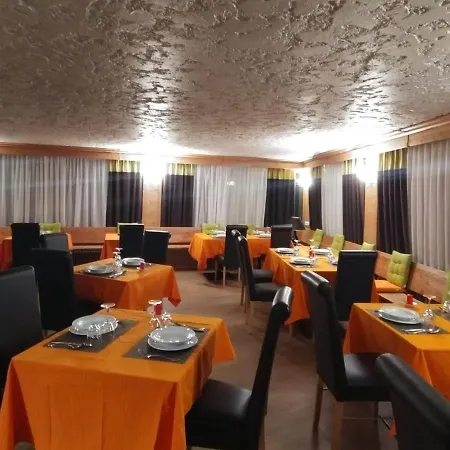 Les Dolomites Hotel